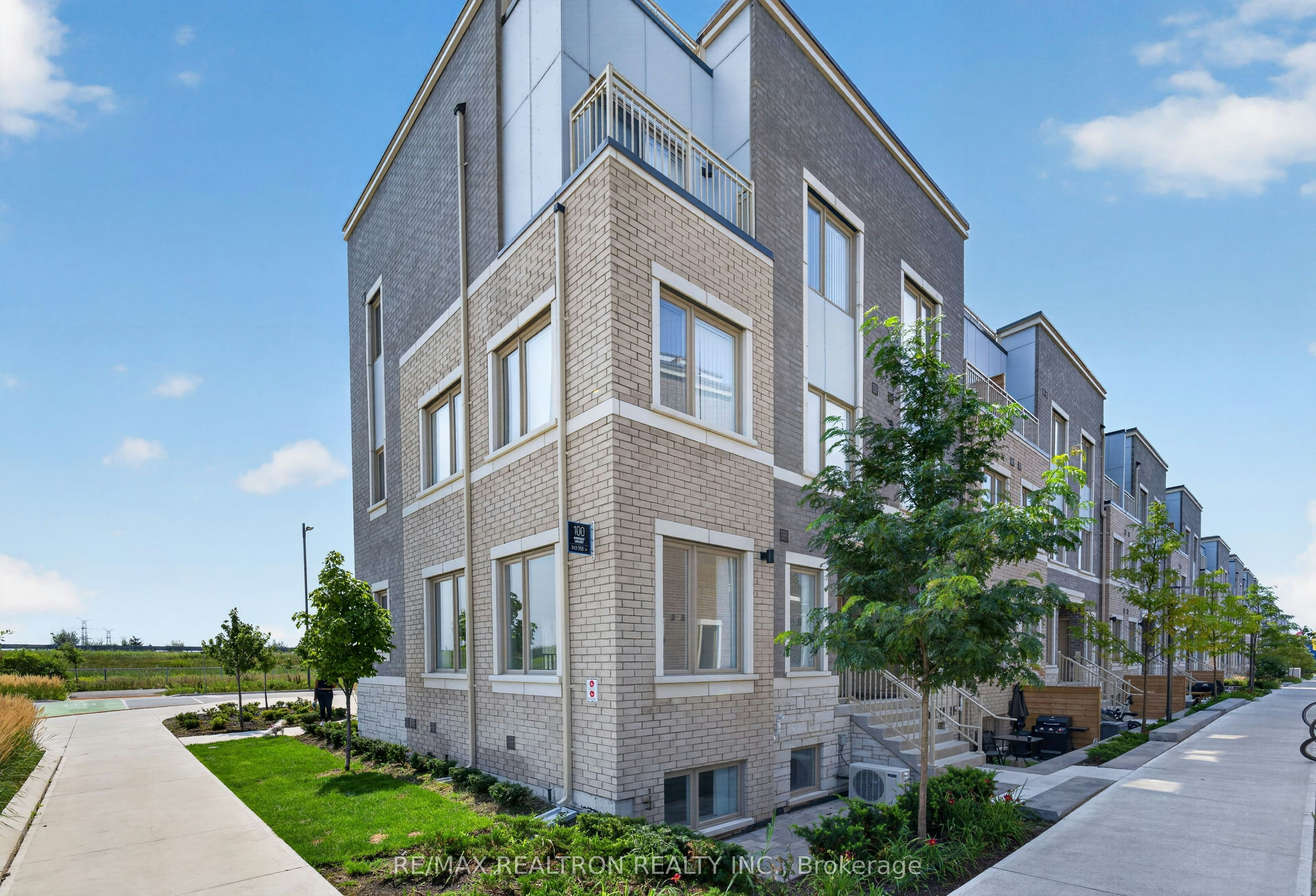 343-100 Honeycrisp Crescent, Vaughan, ON, L4K 0N7