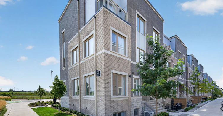 343-100 Honeycrisp Crescent, Vaughan, ON, L4K 0N7