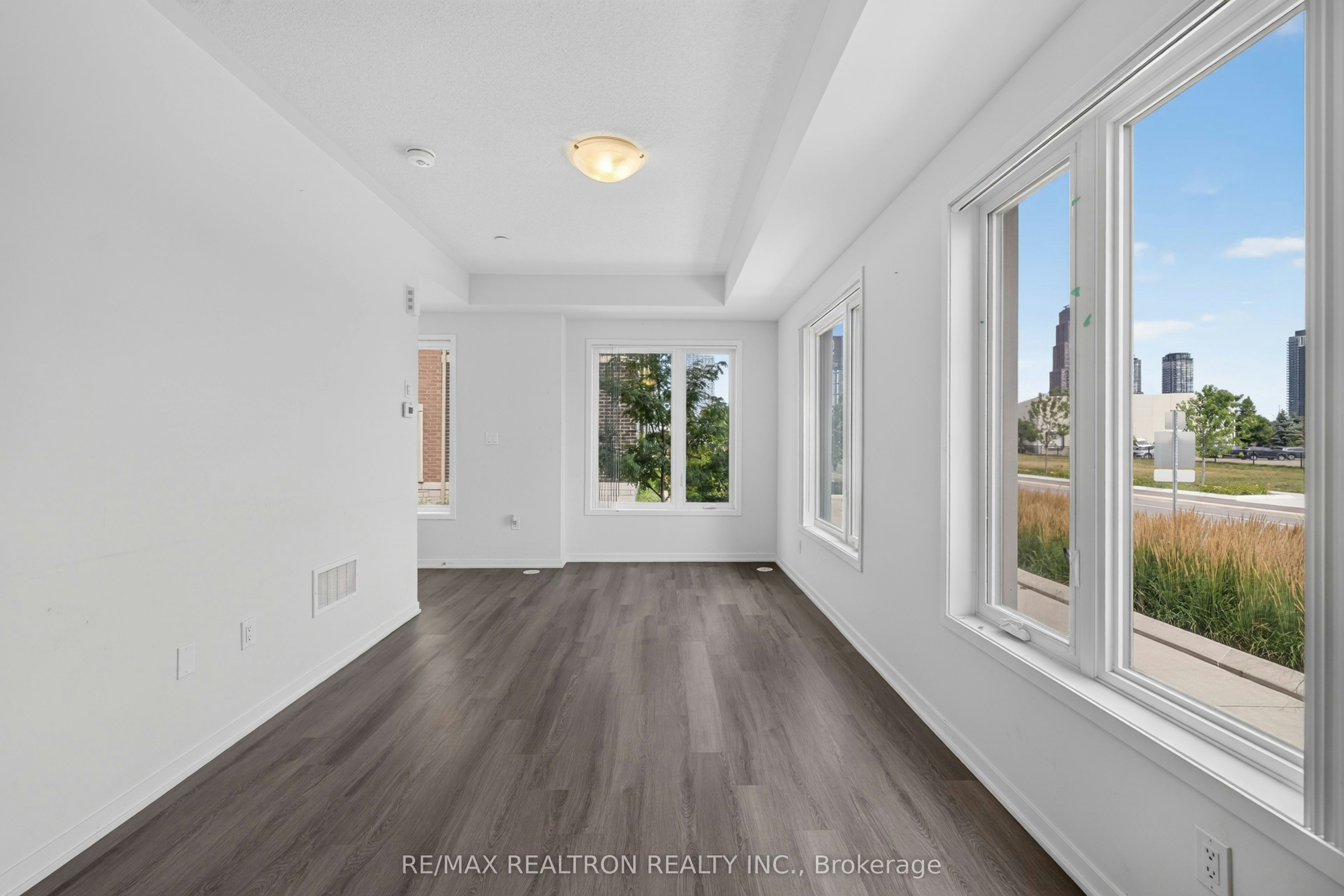 343-100 Honeycrisp Crescent, Vaughan, ON, L4K 0N7 - 11