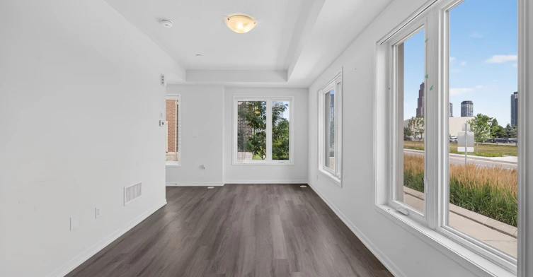 343-100 Honeycrisp Crescent, Vaughan, ON, L4K 0N7 - 11