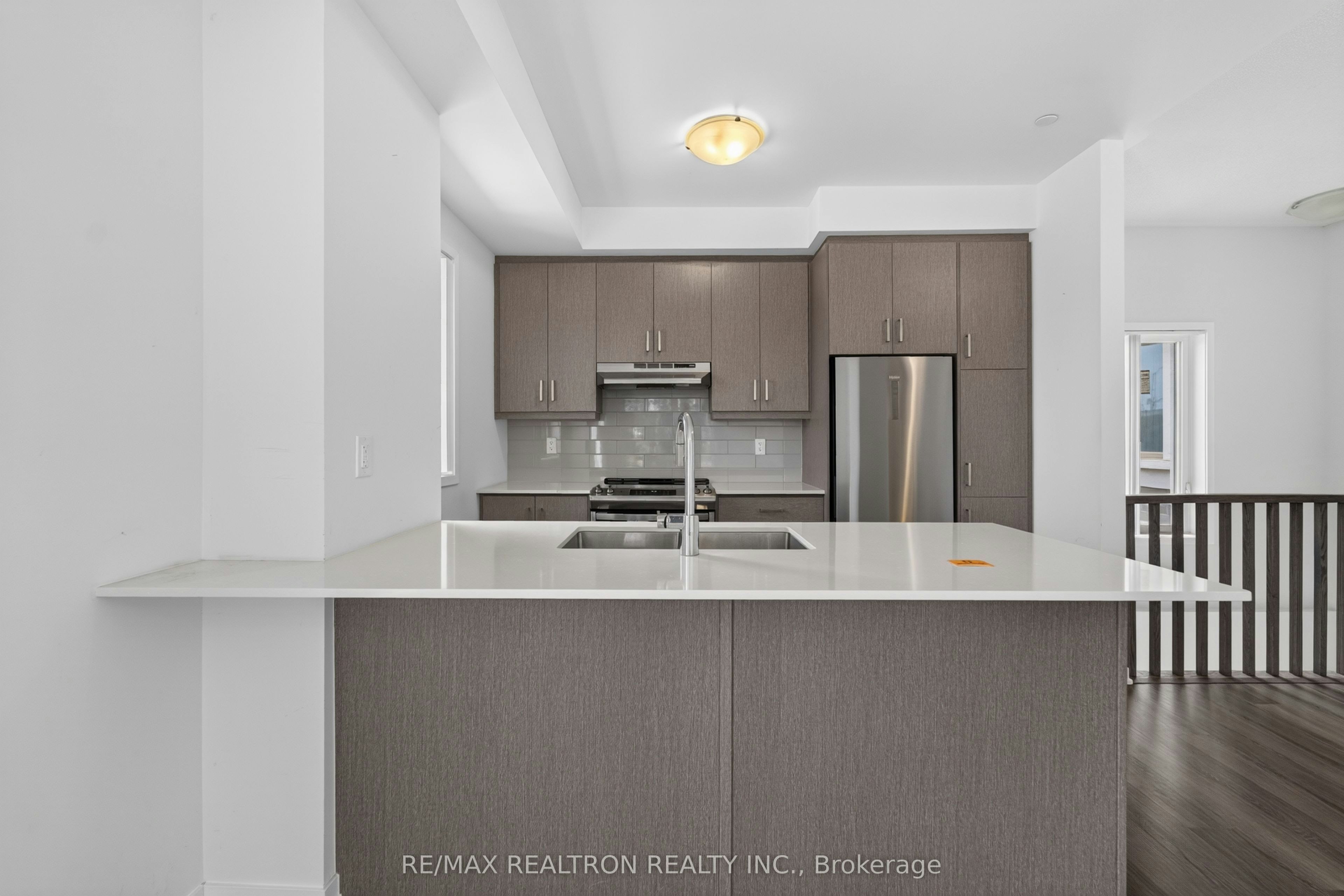343-100 Honeycrisp Crescent, Vaughan, ON, L4K 0N7 - 7