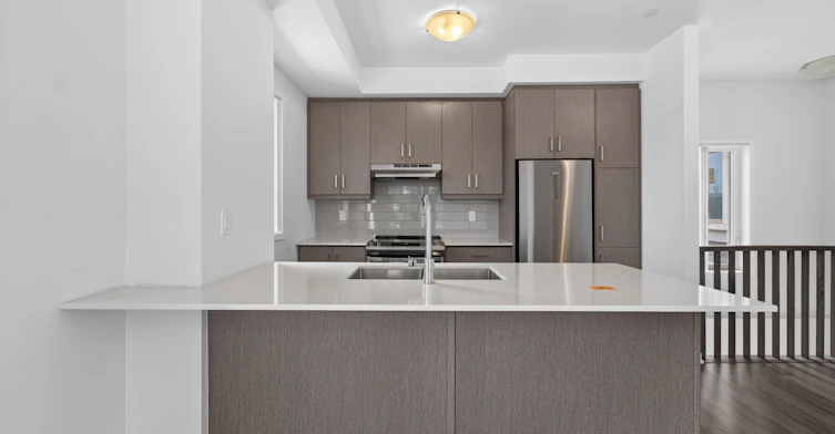 343-100 Honeycrisp Crescent, Vaughan, ON, L4K 0N7 - 7