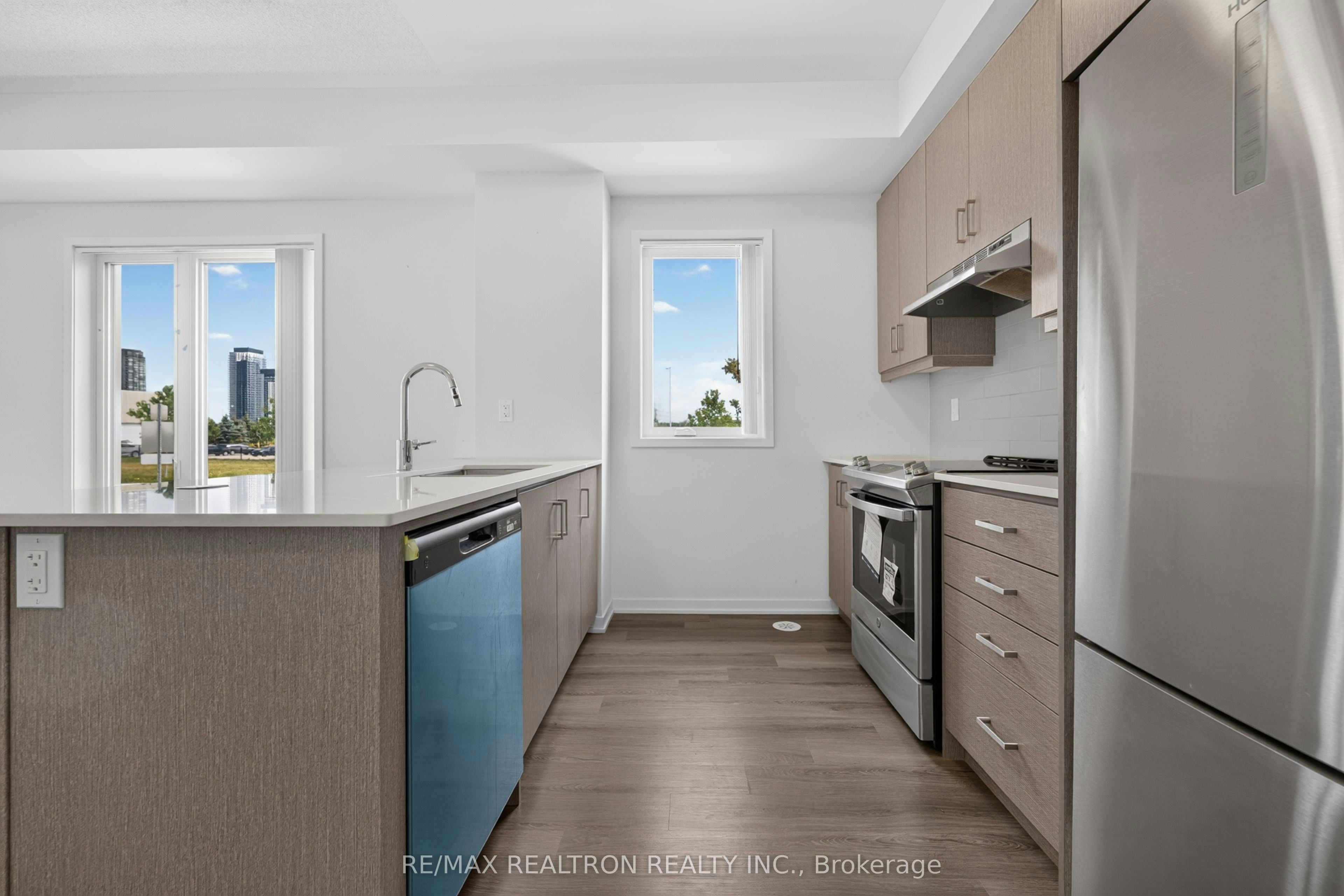 343-100 Honeycrisp Crescent, Vaughan, ON, L4K 0N7 - 9