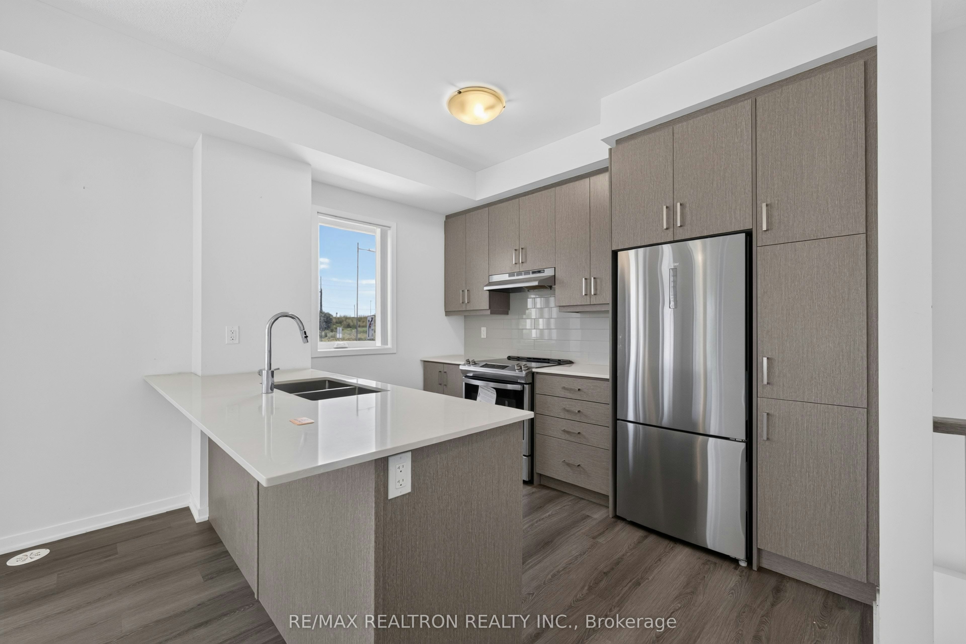 343-100 Honeycrisp Crescent, Vaughan, ON, L4K 0N7 - 8