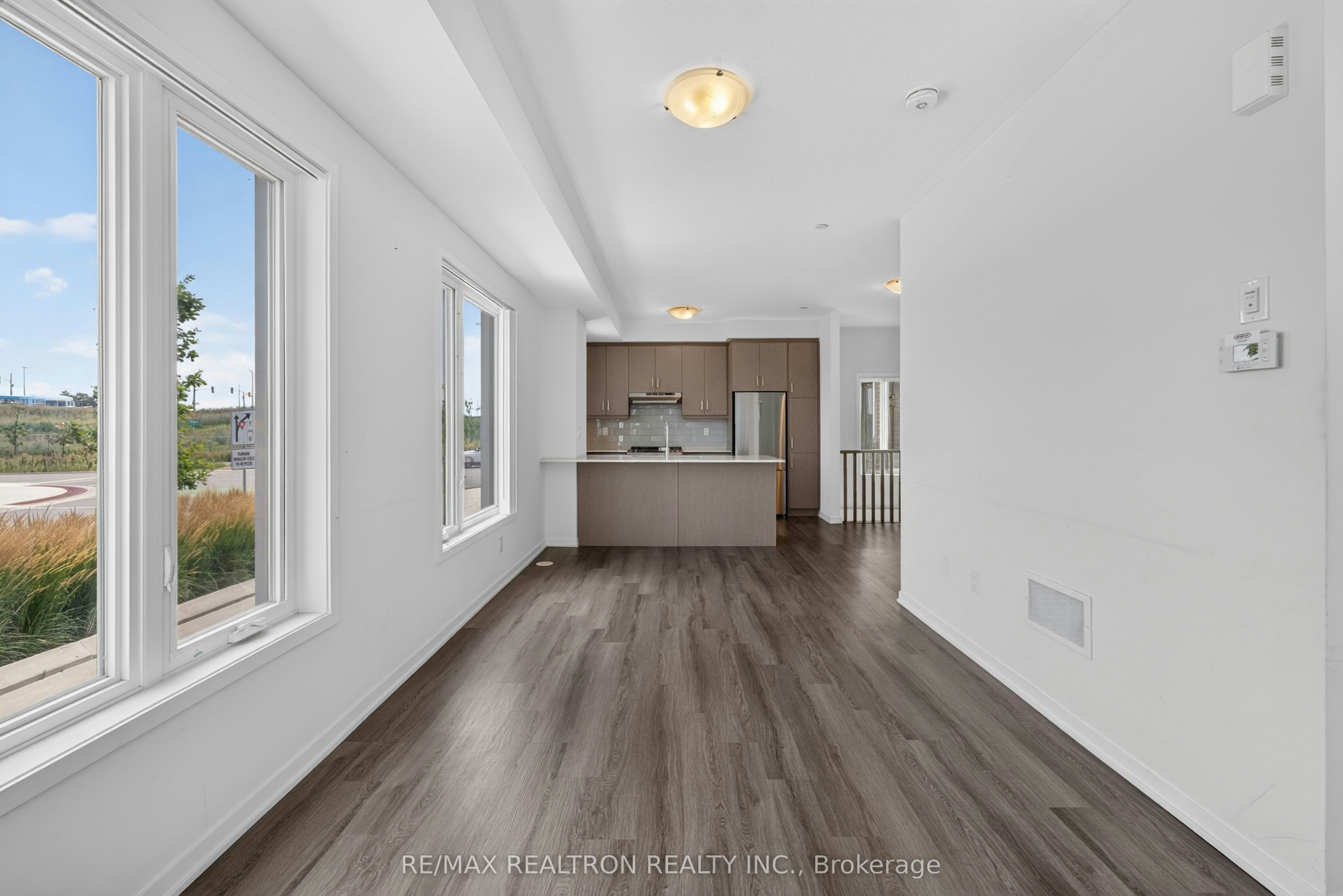 343-100 Honeycrisp Crescent, Vaughan, ON, L4K 0N7 - 6