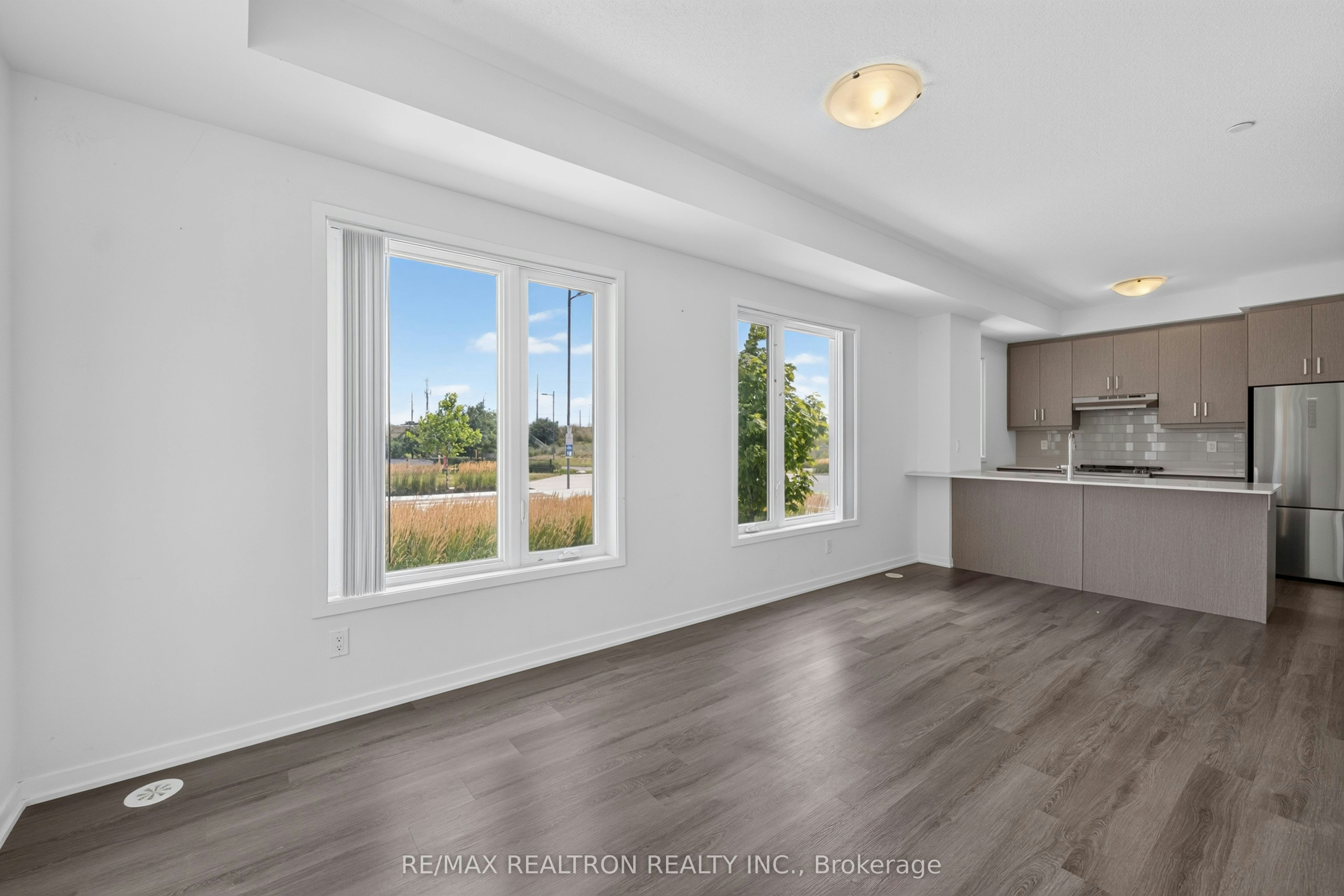 343-100 Honeycrisp Crescent, Vaughan, ON, L4K 0N7 - 5