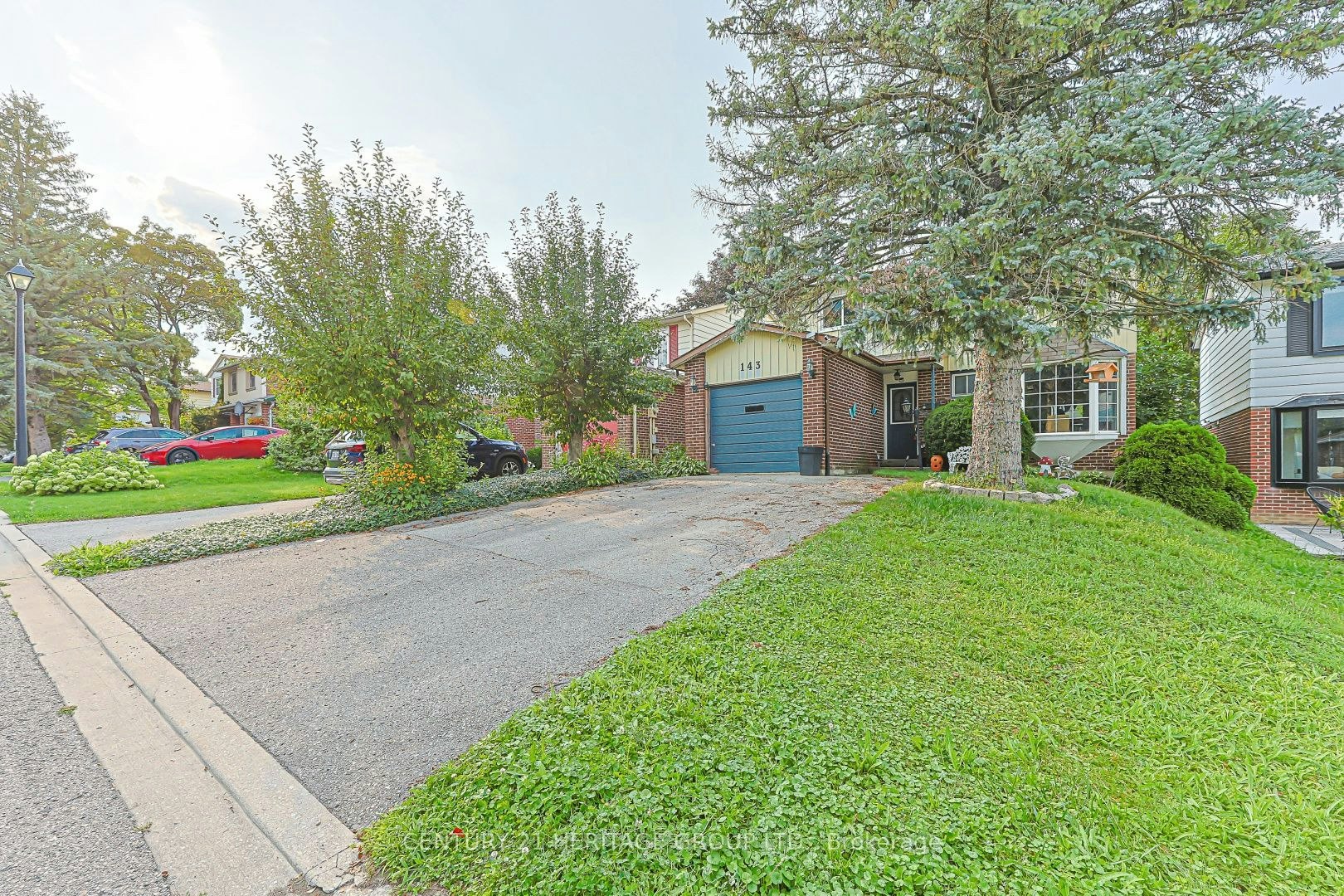 143 Thoms Crescent, Newmarket, ON, L3Y 1C9