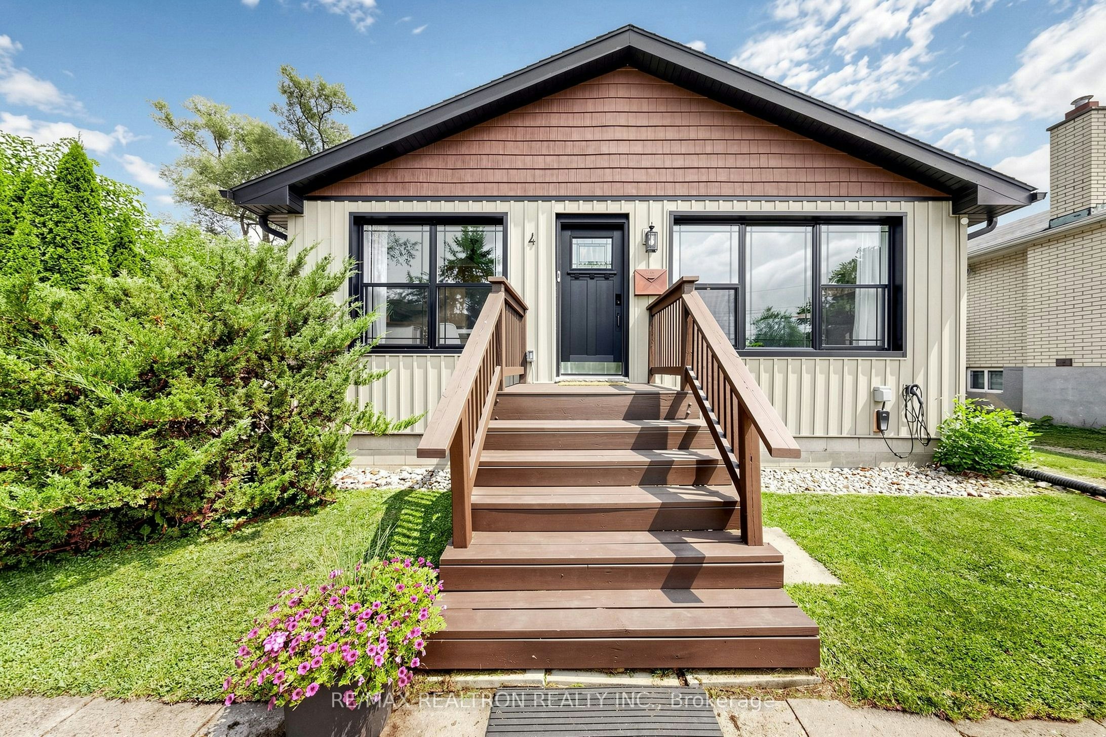4 Waterbend Drive, Georgina, ON, L4P 2S2