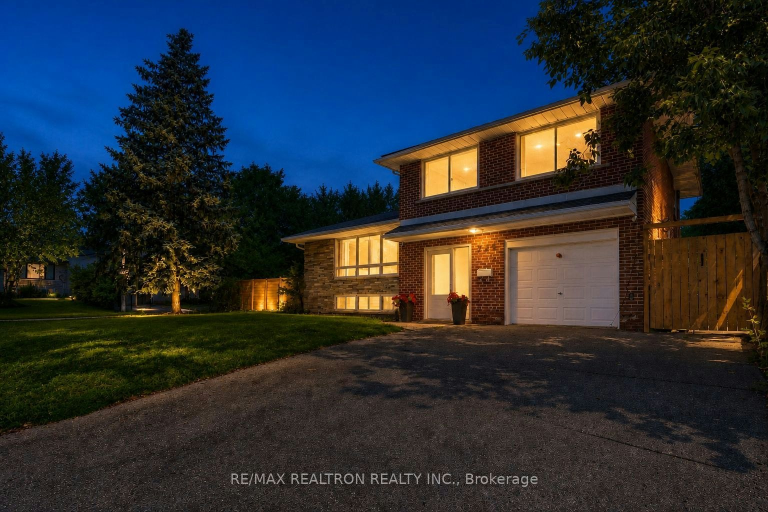249 Tampico Road, Richmond Hill, ON, L4C 4R8