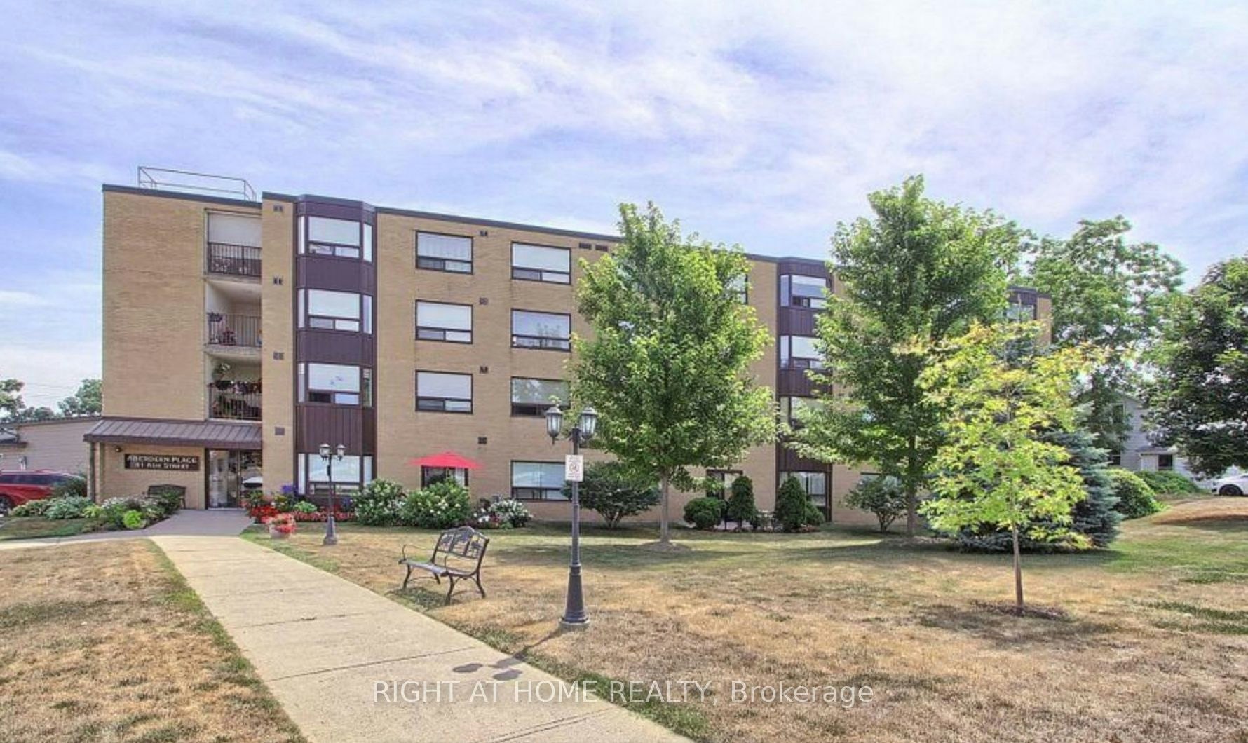 402-41 Ash Street, Uxbridge, ON, L9P 1E2