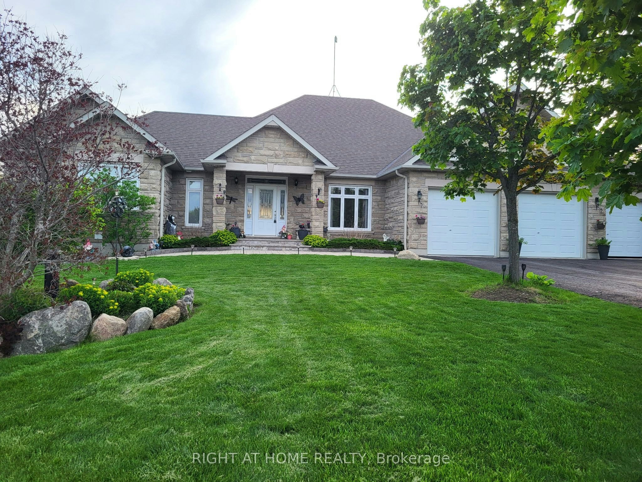 10 Brolley Crescent, Essa, ON, L0L 2N2