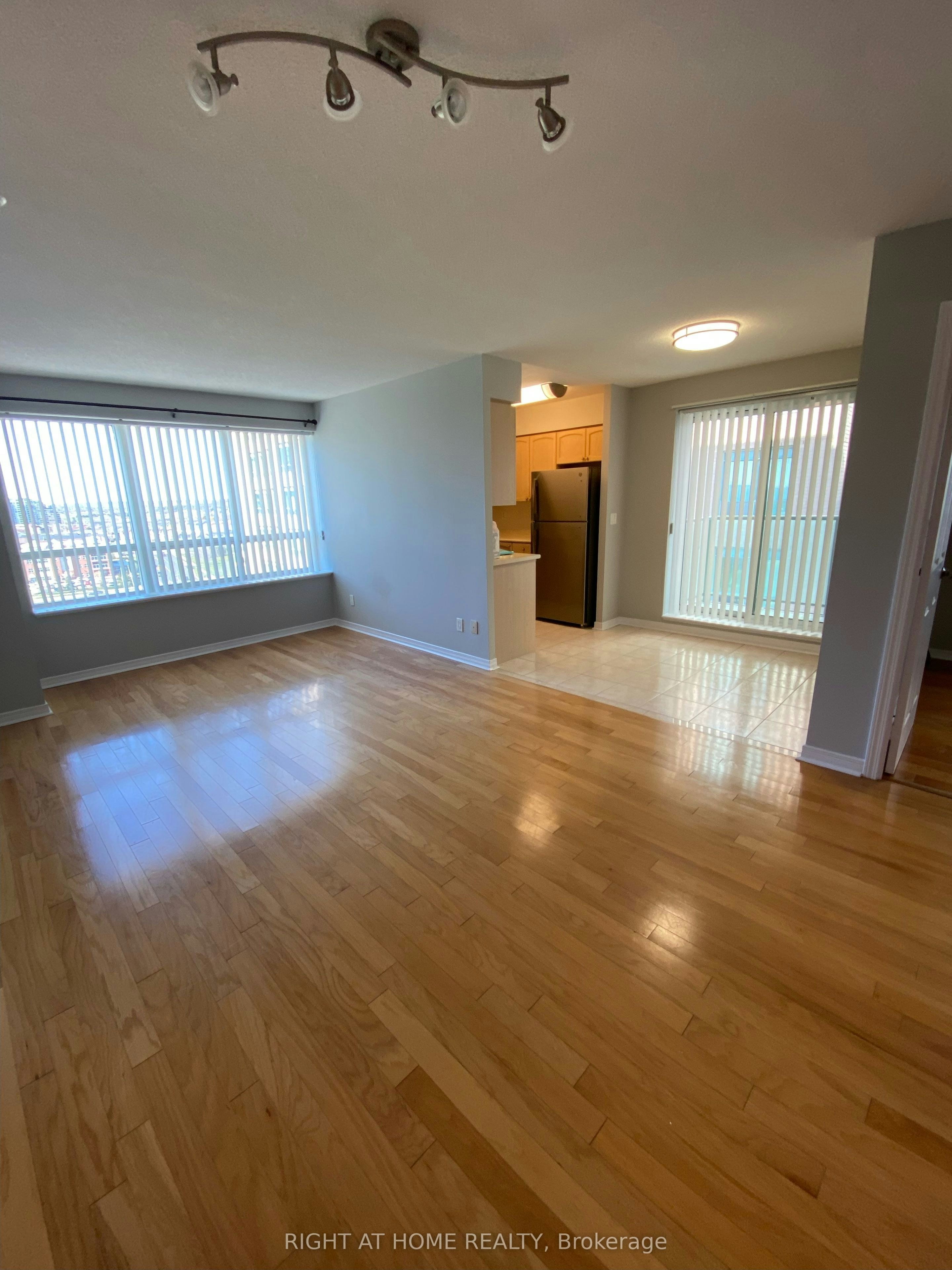 1103-23 Oneida Crescent, Richmond Hill, ON, L4B 0A2 - 3