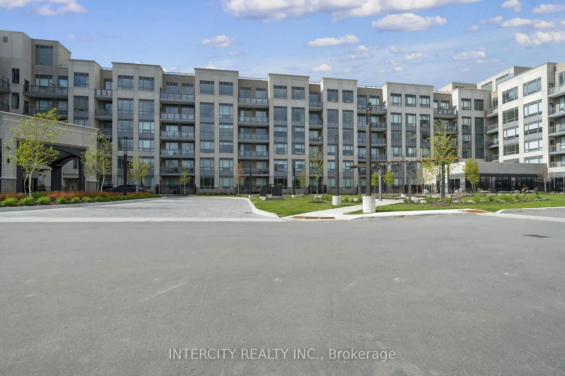 110-2075 King Road, King, ON, L7B 0R6
