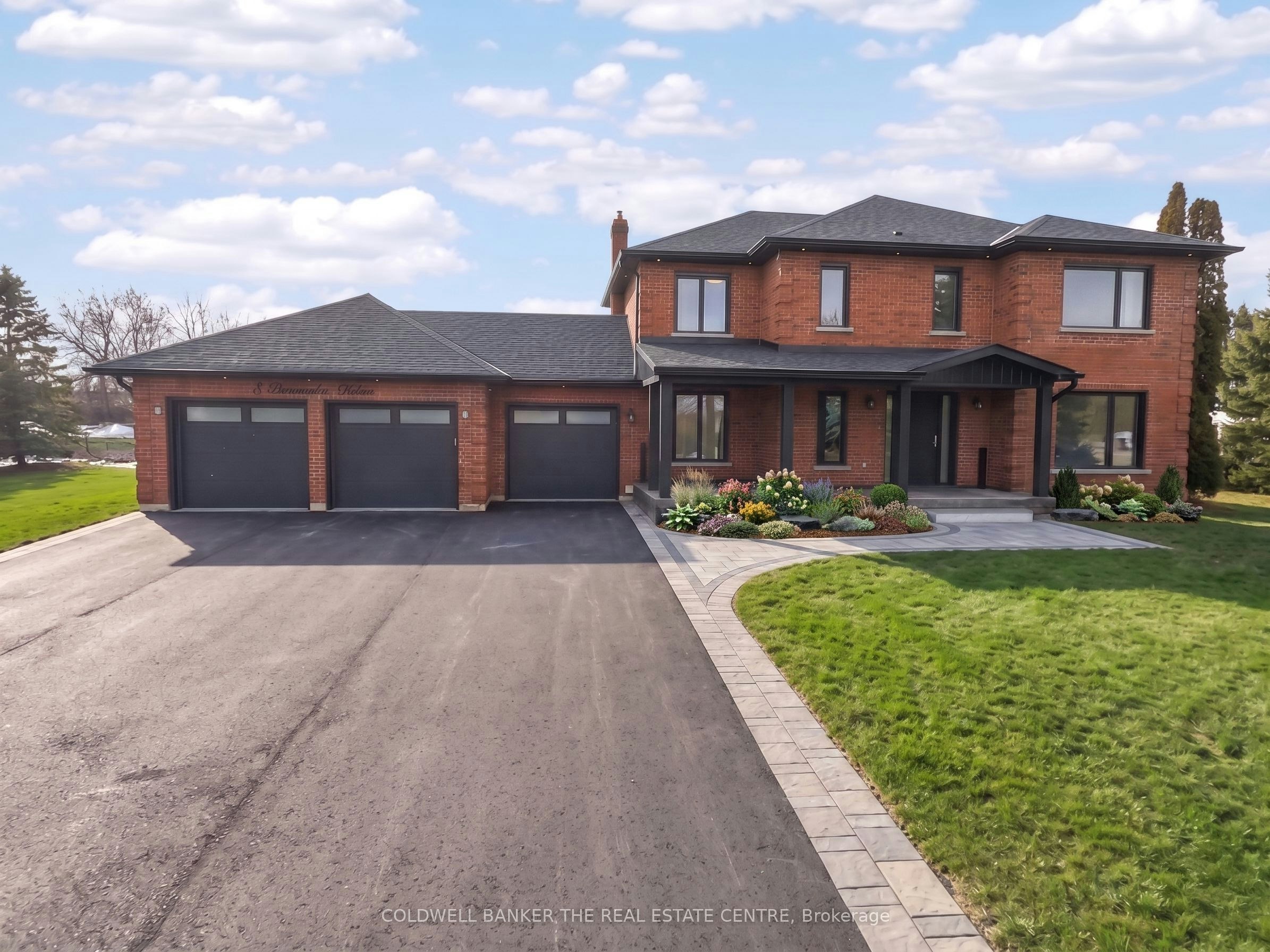 8 Brownlee Drive, Bradford West Gwillimbury, ON, L3Z 2A4 - 3