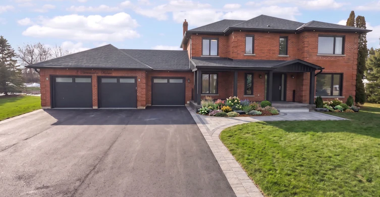 8 Brownlee Drive, Bradford West Gwillimbury, ON, L3Z 2A4 - 3
