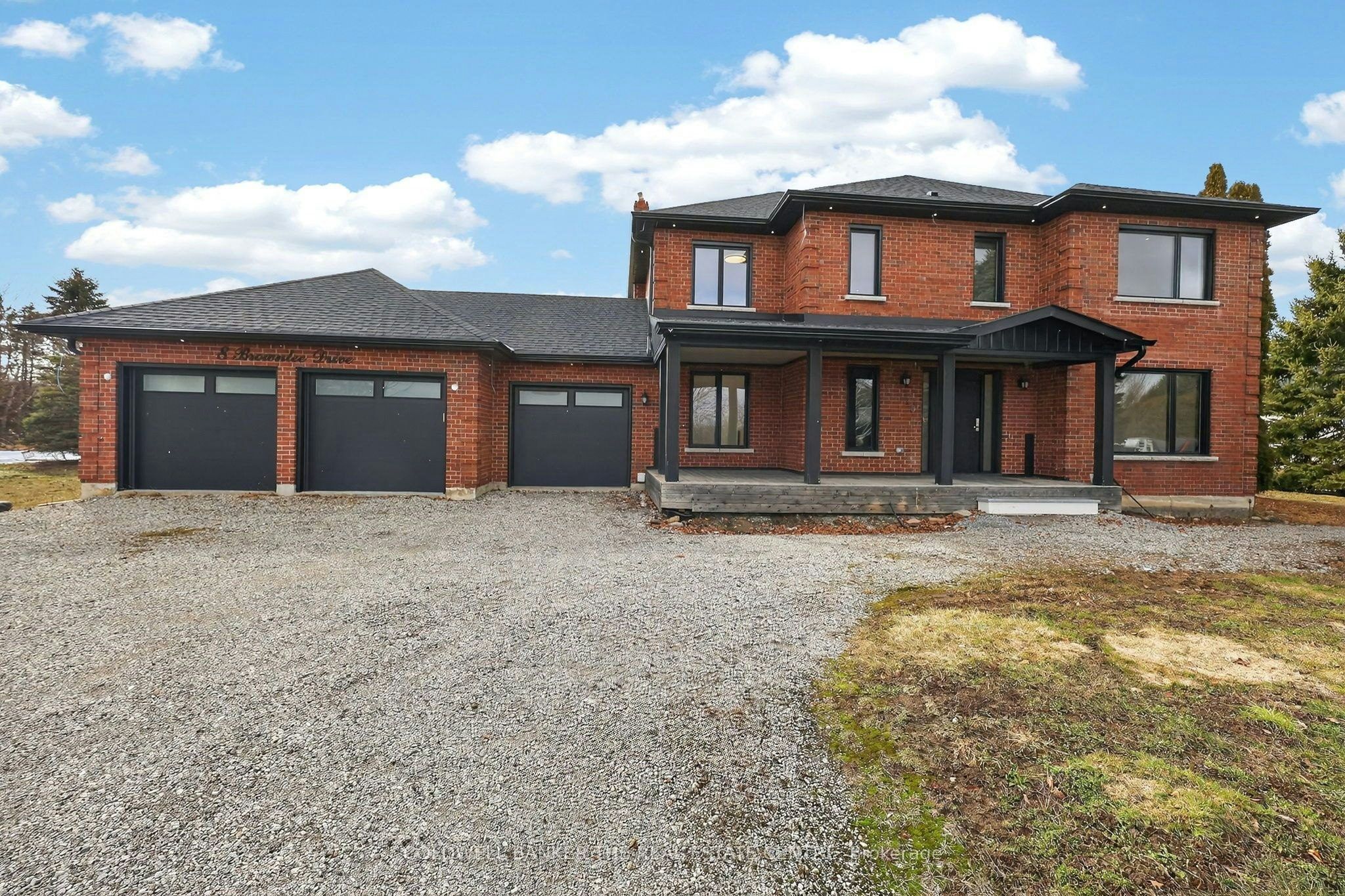 8 Brownlee Drive, Bradford West Gwillimbury, ON, L3Z 2A4 - 2