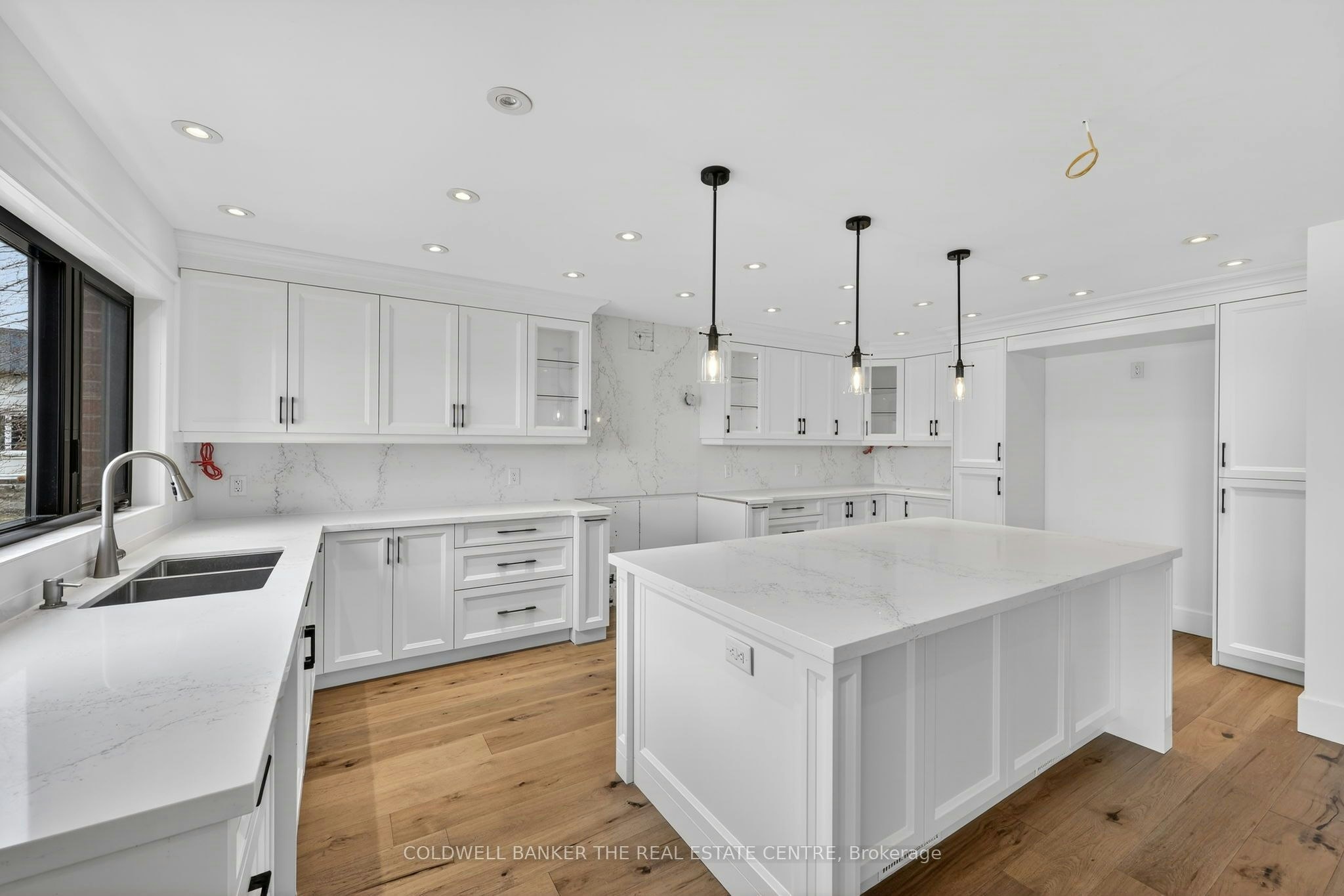 8 Brownlee Drive, Bradford West Gwillimbury, ON, L3Z 2A4 - 18