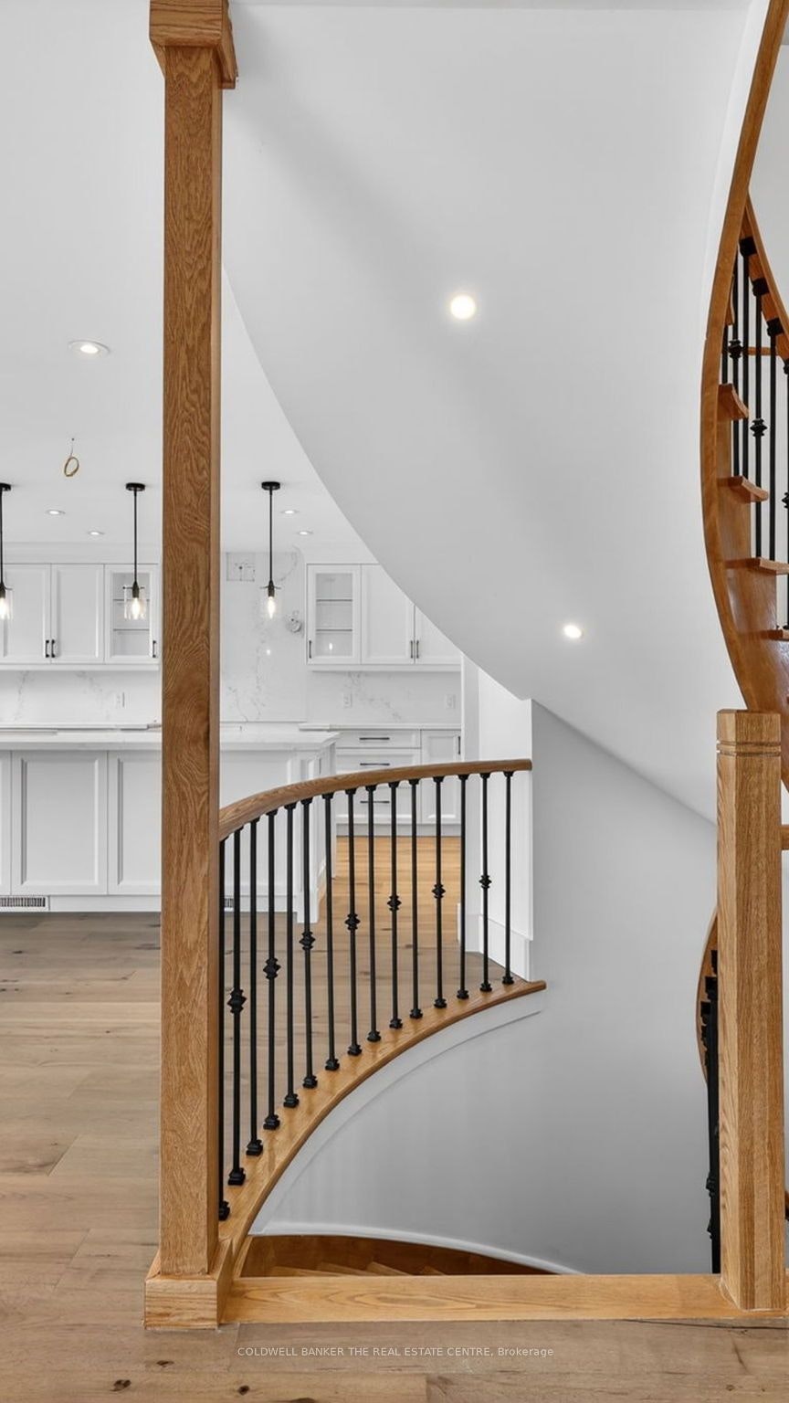 8 Brownlee Drive, Bradford West Gwillimbury, ON, L3Z 2A4 - 7