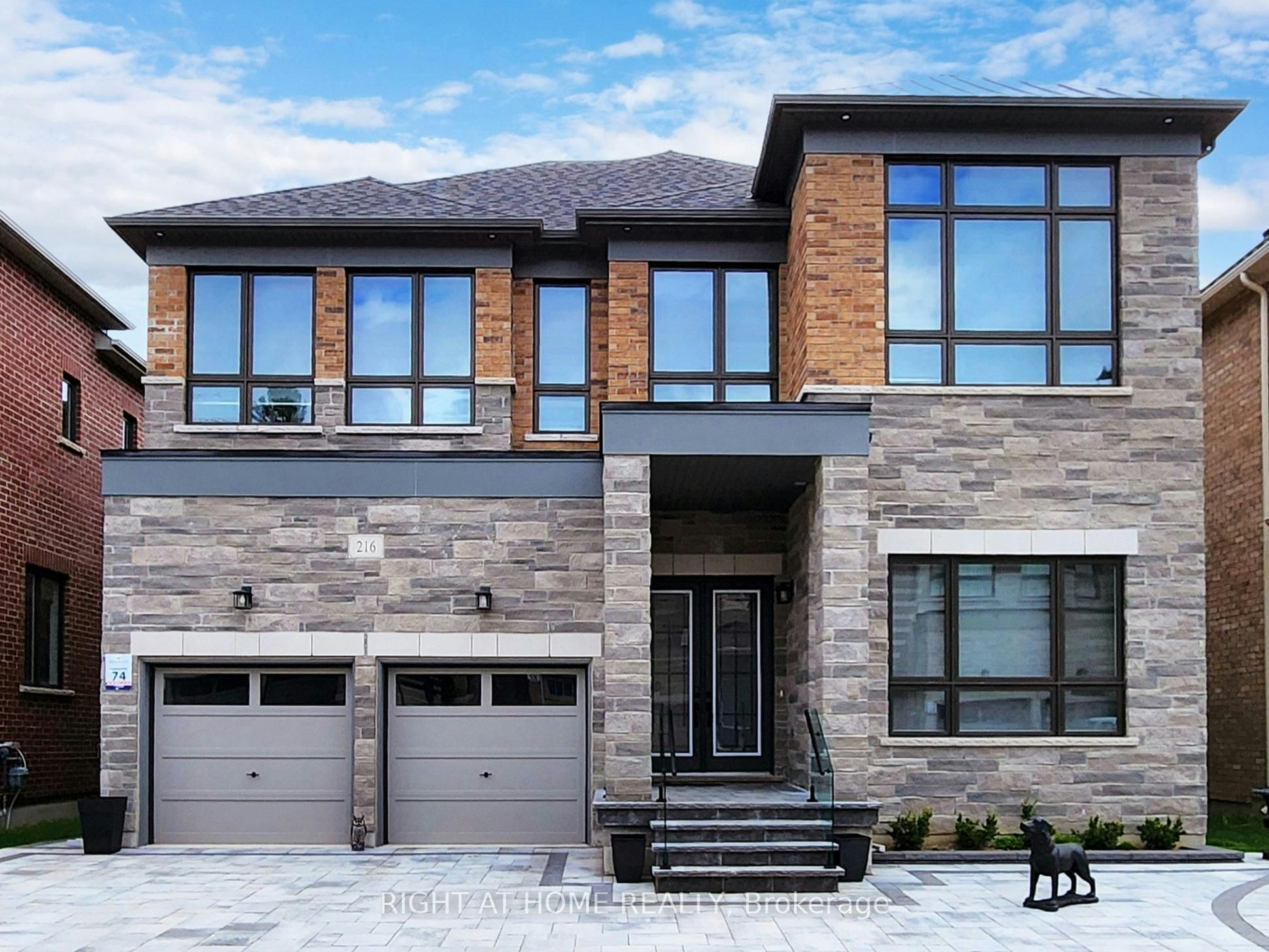 216 Sunset Vista Court E, Aurora, ON, L4G 3Y1