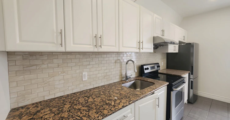 Upper 1-15 Barrie Street, Bradford West Gwillimbury, ON, L3S 0J1 - 4