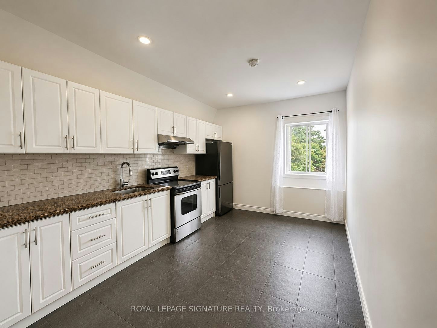 Upper 1-15 Barrie Street, Bradford West Gwillimbury, ON, L3S 0J1