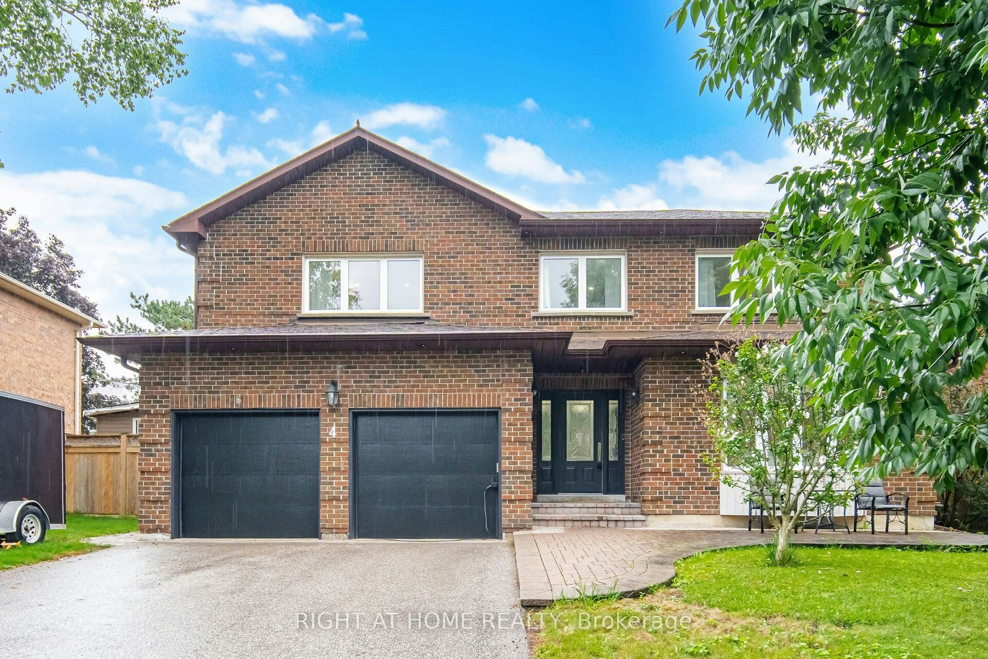 4 Simmons Crescent, Aurora, ON, L4G 6B4