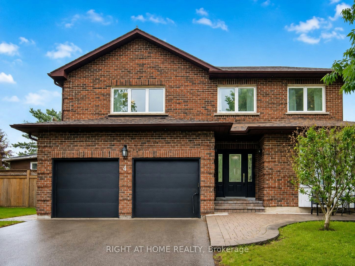 4 Simmons Crescent, Aurora, ON, L4G 6B4