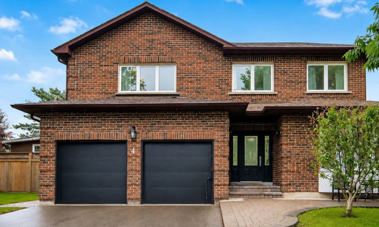 4 Simmons Crescent