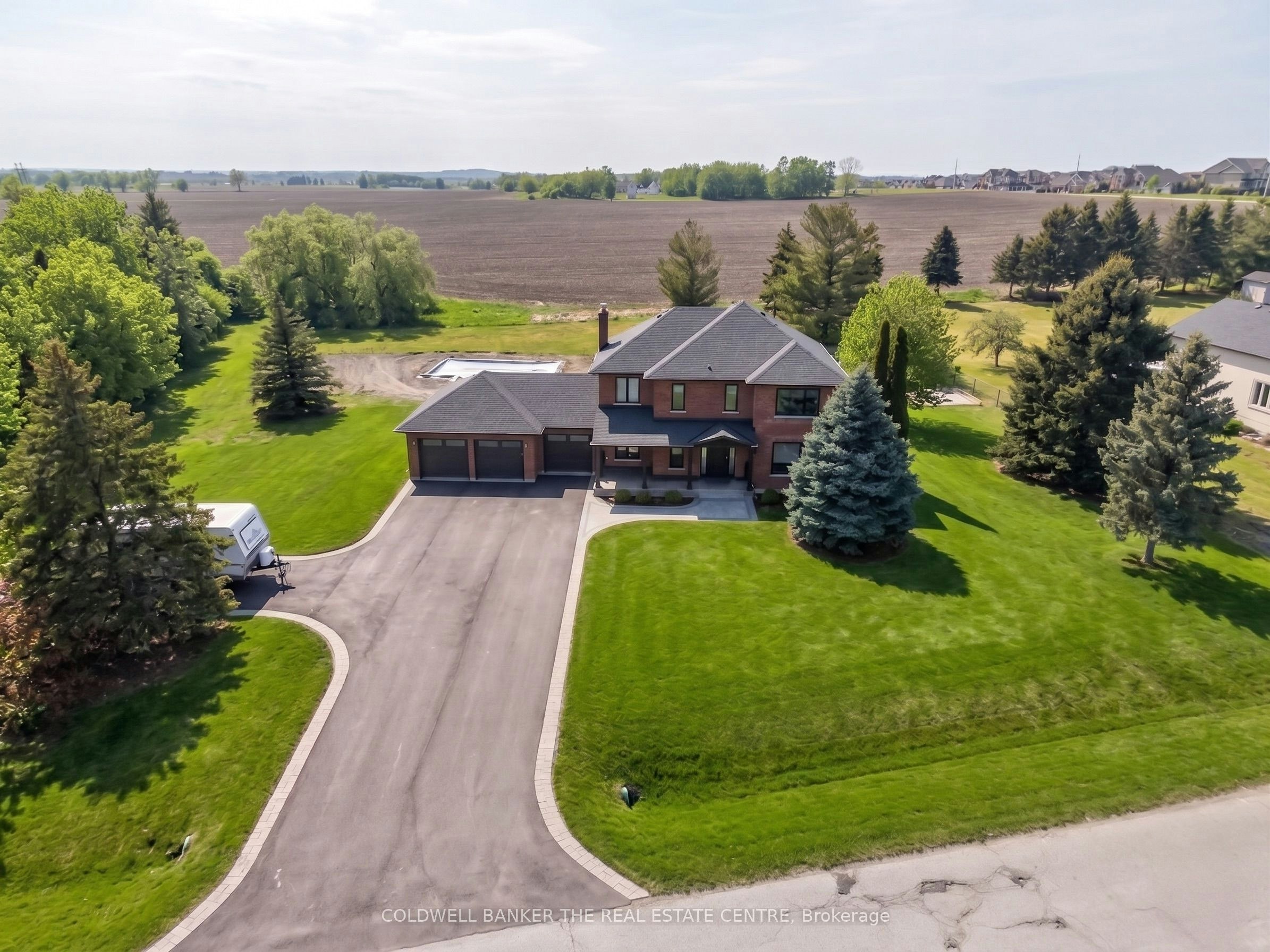8 Brownlee Drive, Bradford West Gwillimbury, ON, L3Z 2A4