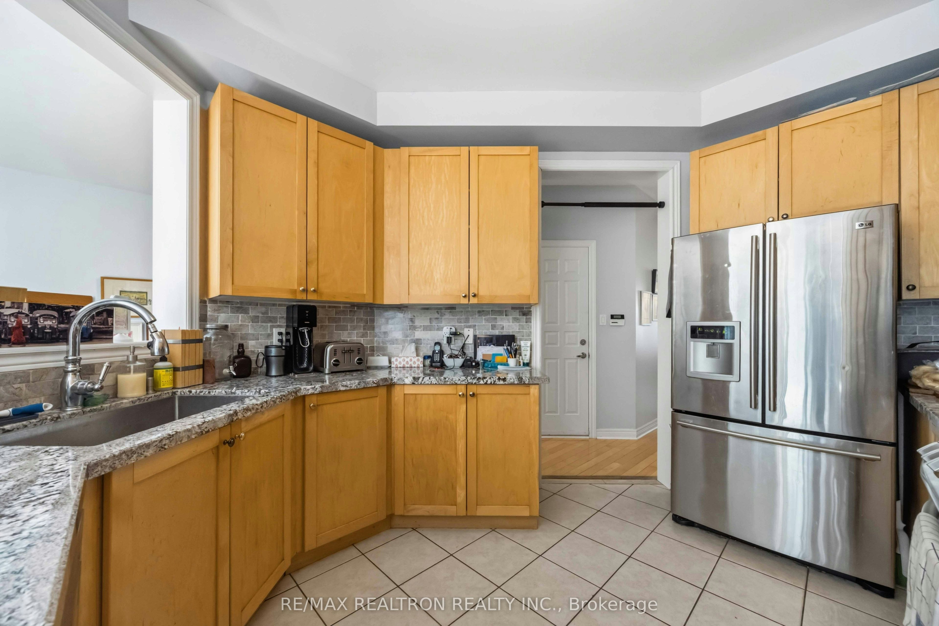 23 Amberty Street, Vaughan, ON, L4J 8W6 - 11