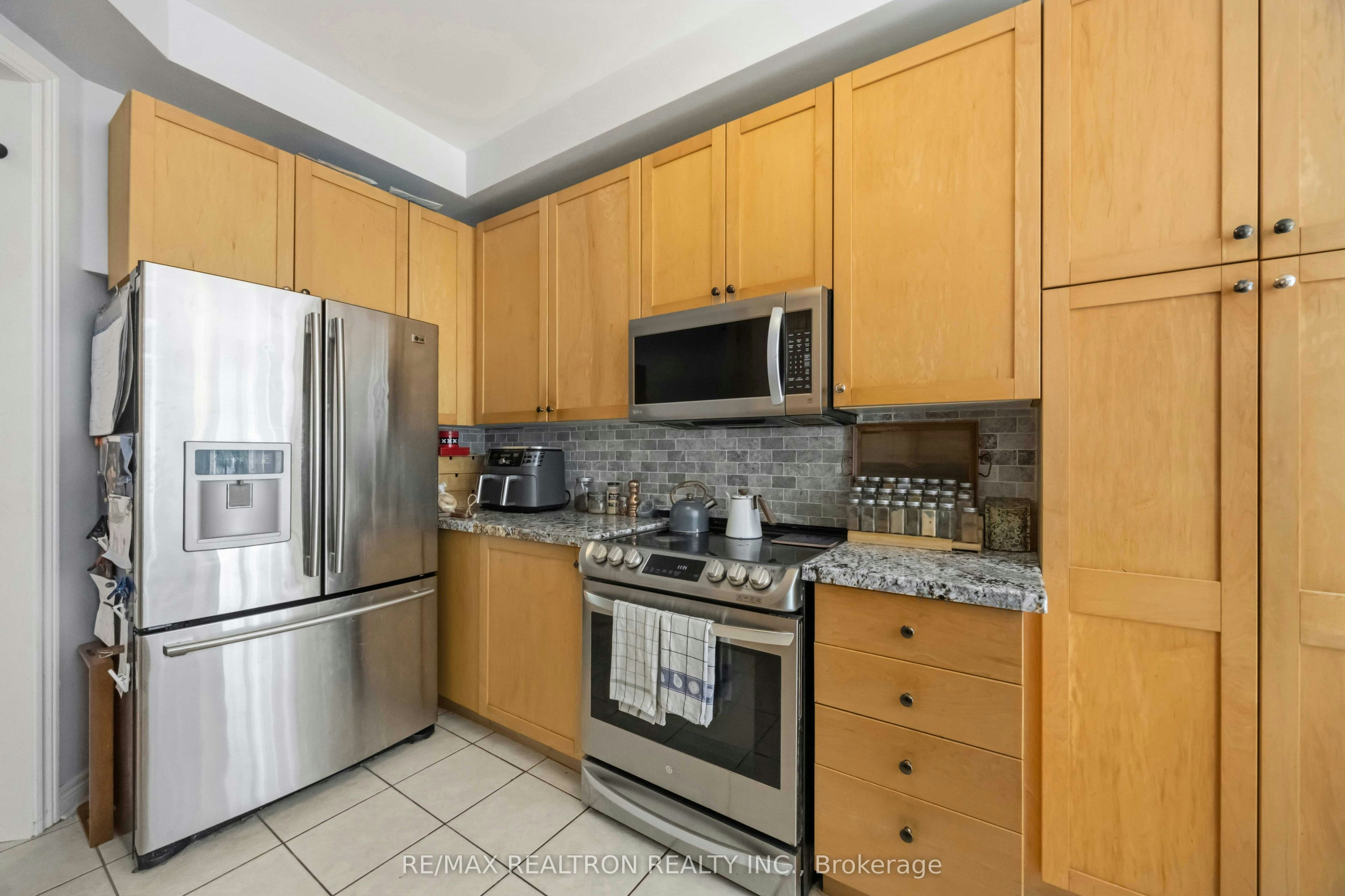 23 Amberty Street, Vaughan, ON, L4J 8W6 - 10