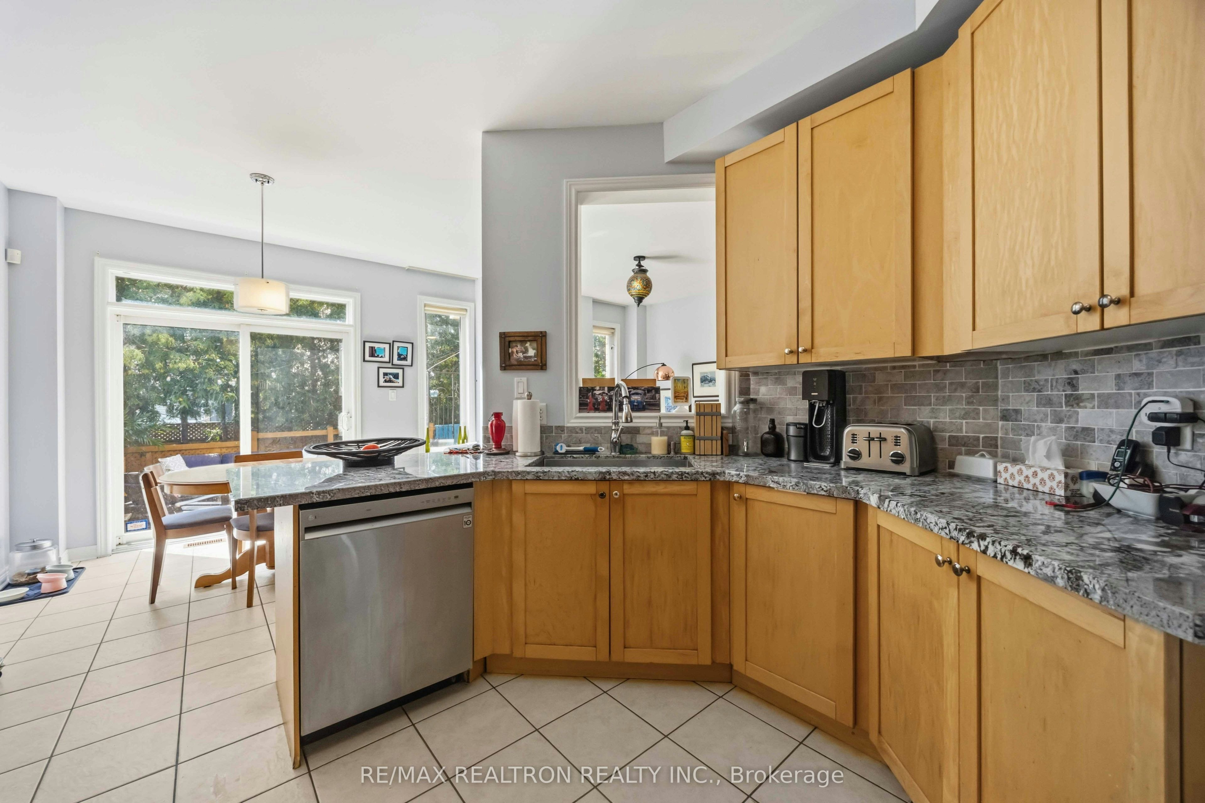 23 Amberty Street, Vaughan, ON, L4J 8W6 - 12