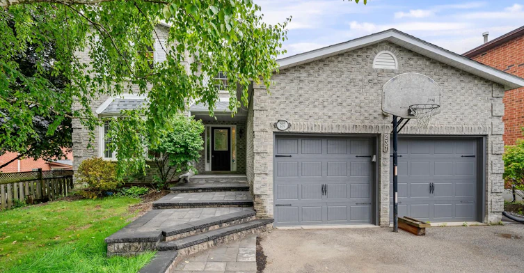Ground-237 Osmond Crescent, Newmarket, ON, L3Y 7L3
