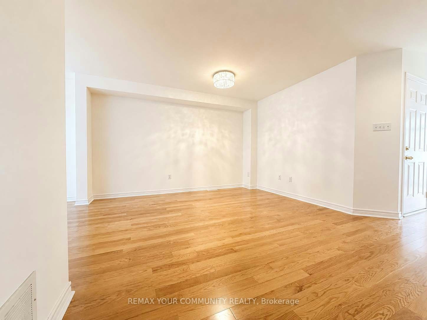 3 Sunway Square, Markham, ON, L3P 7X3 - 2