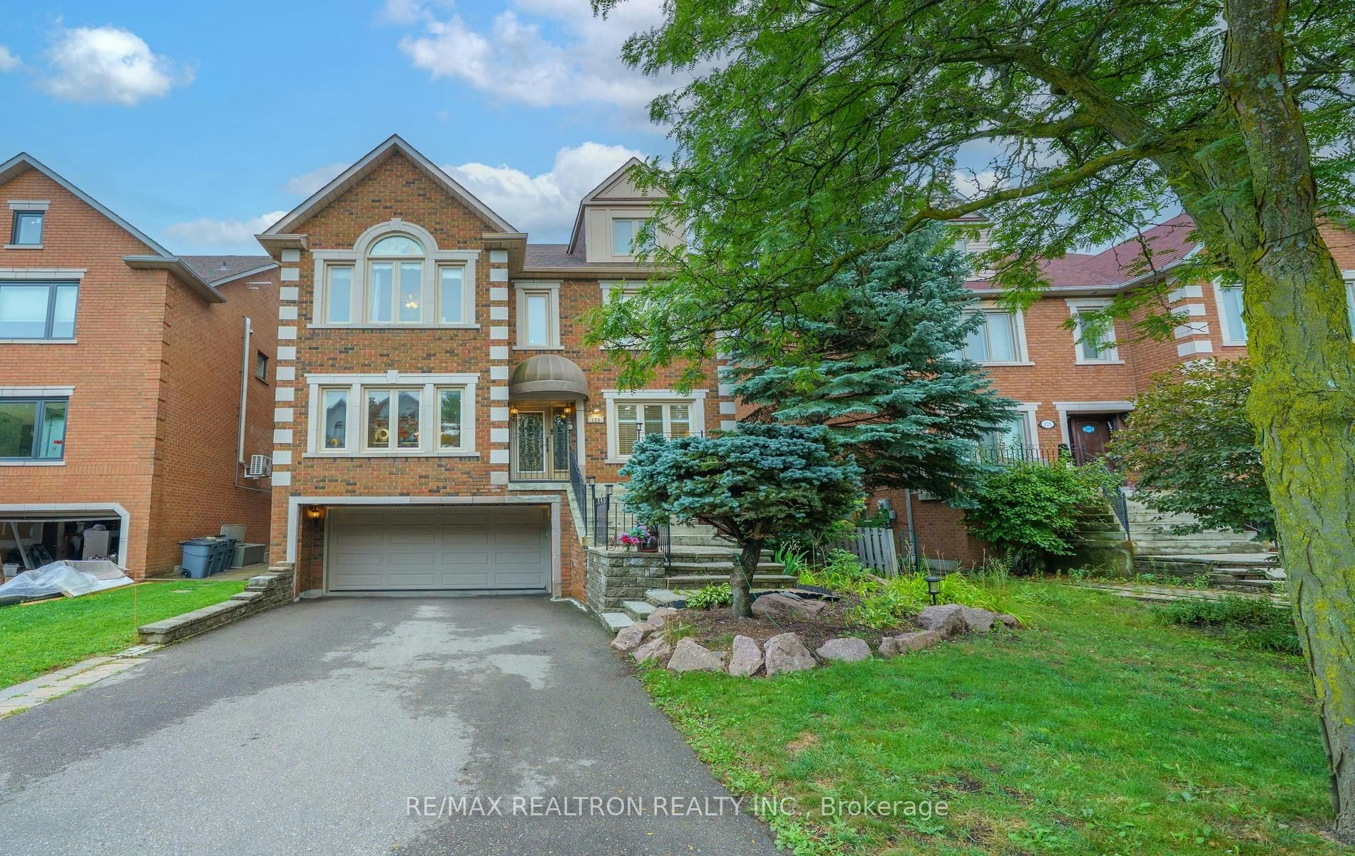 129 Theodore Place, Vaughan, ON, L4J 8E3