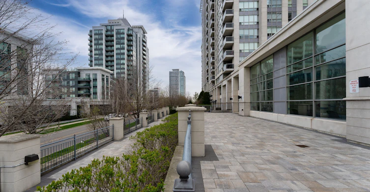 215-50 Disera Drive, Vaughan, ON, L4J 9E9 - 35