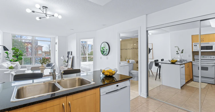 215-50 Disera Drive, Vaughan, ON, L4J 9E9 - 24