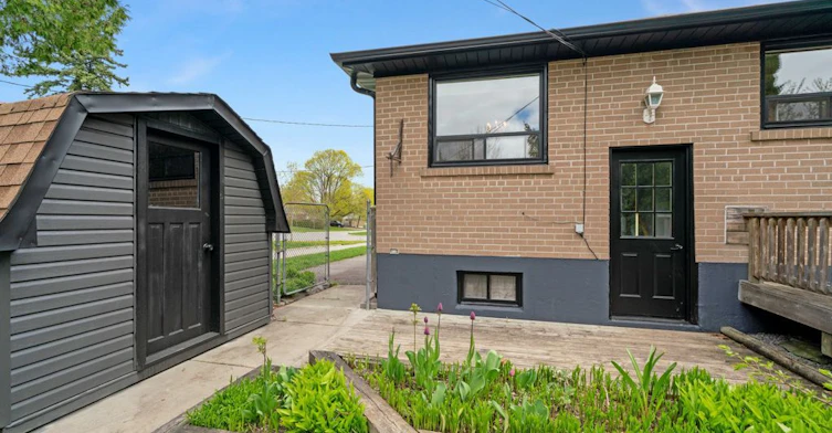 Lower Unit-14 Webster Drive, Aurora, ON, L4G 2A5 - 2