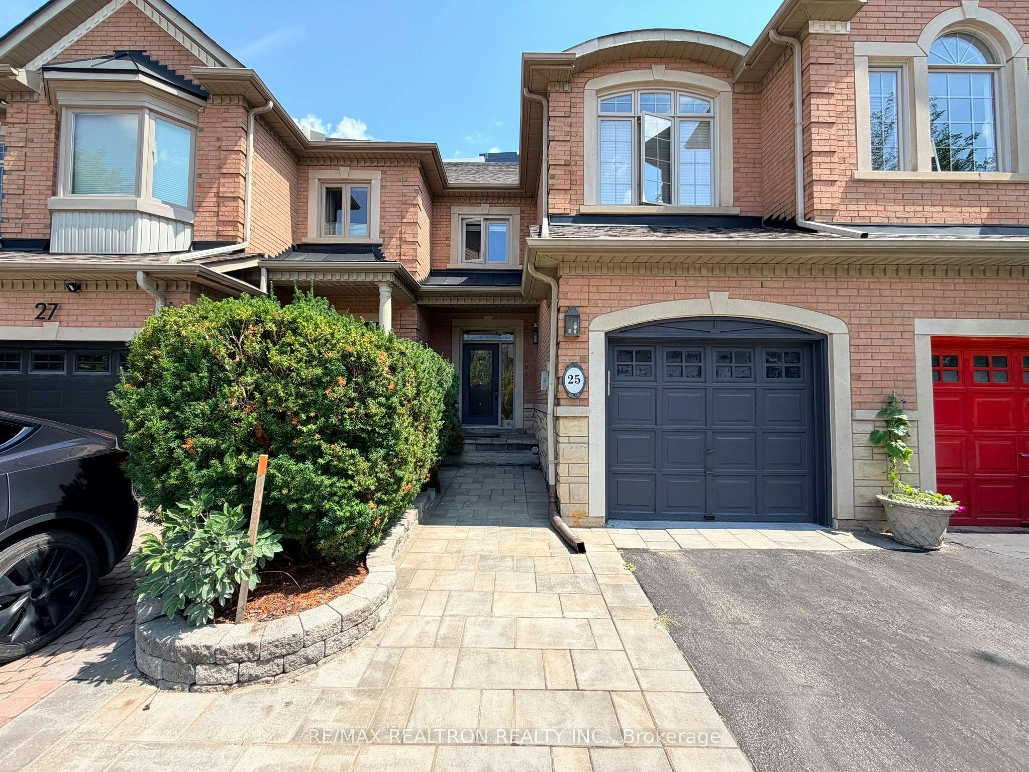 25 Kingsbridge Circle, Vaughan, ON, L4J 8N8