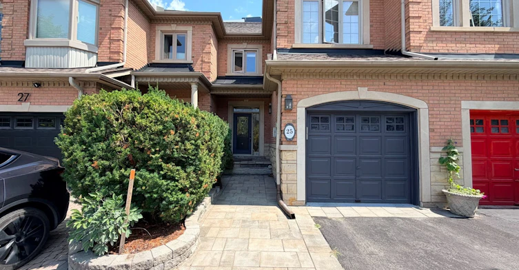 25 Kingsbridge Circle, Vaughan, ON, L4J 8N8
