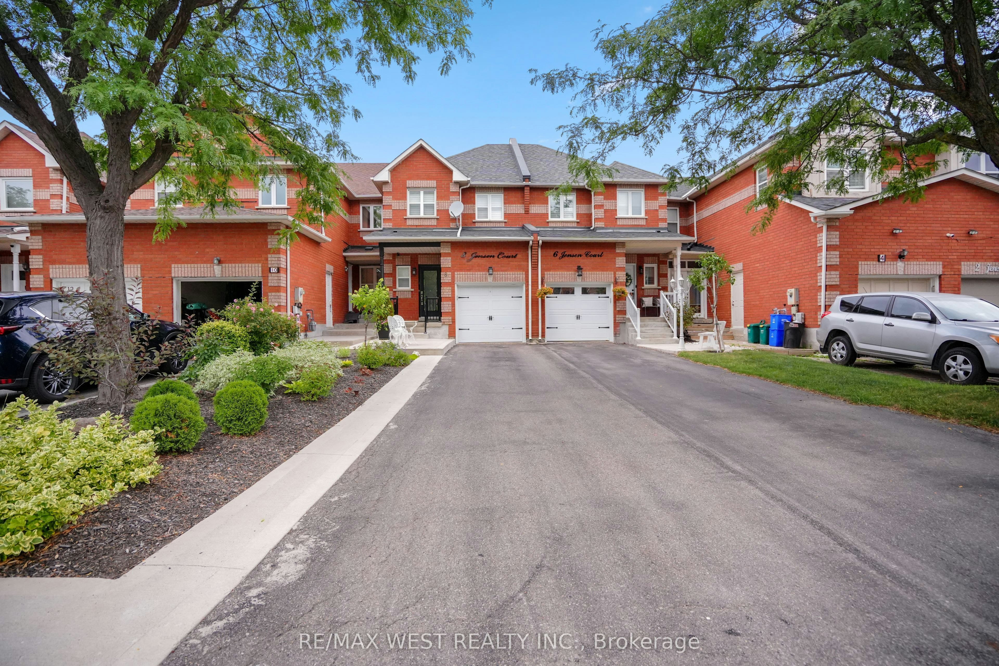 8 Jensen Court, Vaughan, ON, L6A 2T6