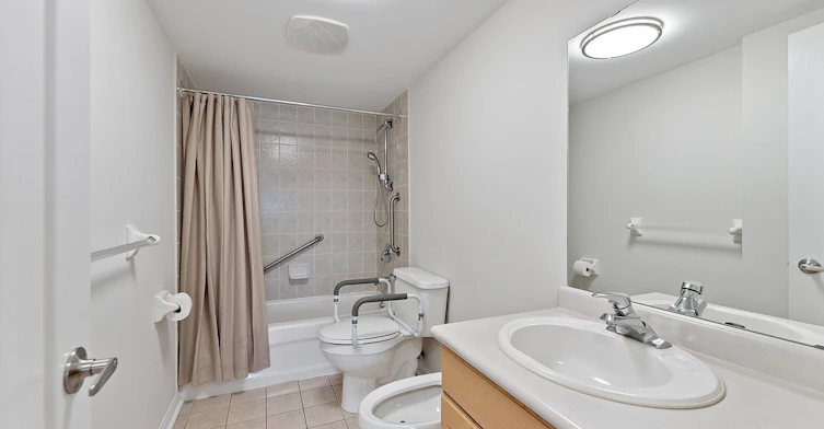 210-2506 Rutherford Road, Vaughan, ON, L4K 5N4 - 11