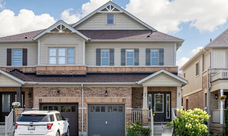 17 Hoard Avenue S