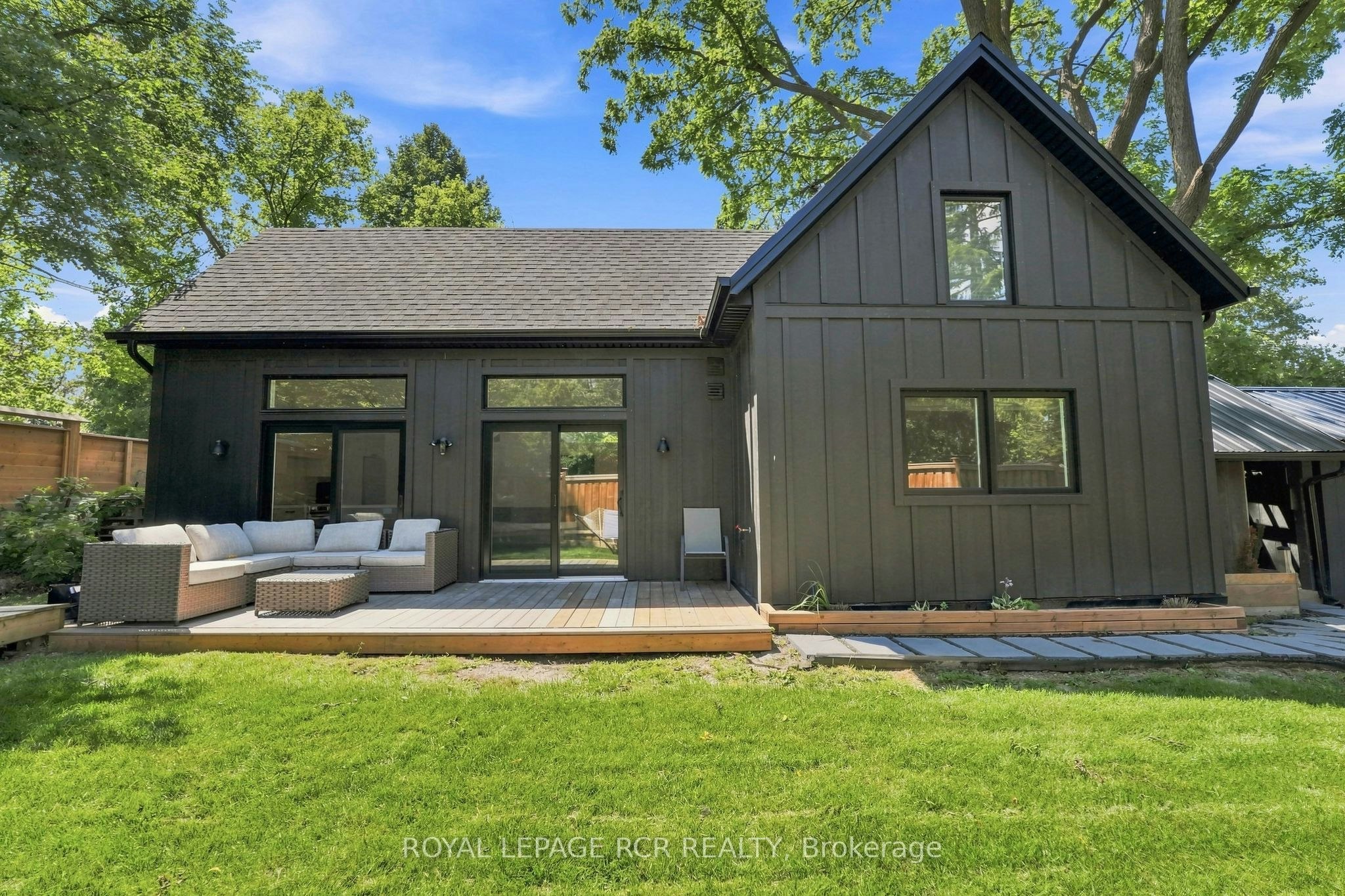23 Mark Street, Aurora, ON, L4G 1L4