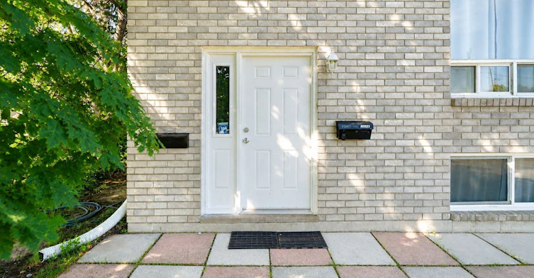 414 The Queensway Road S, Georgina, ON, L4P 2C7 - 2