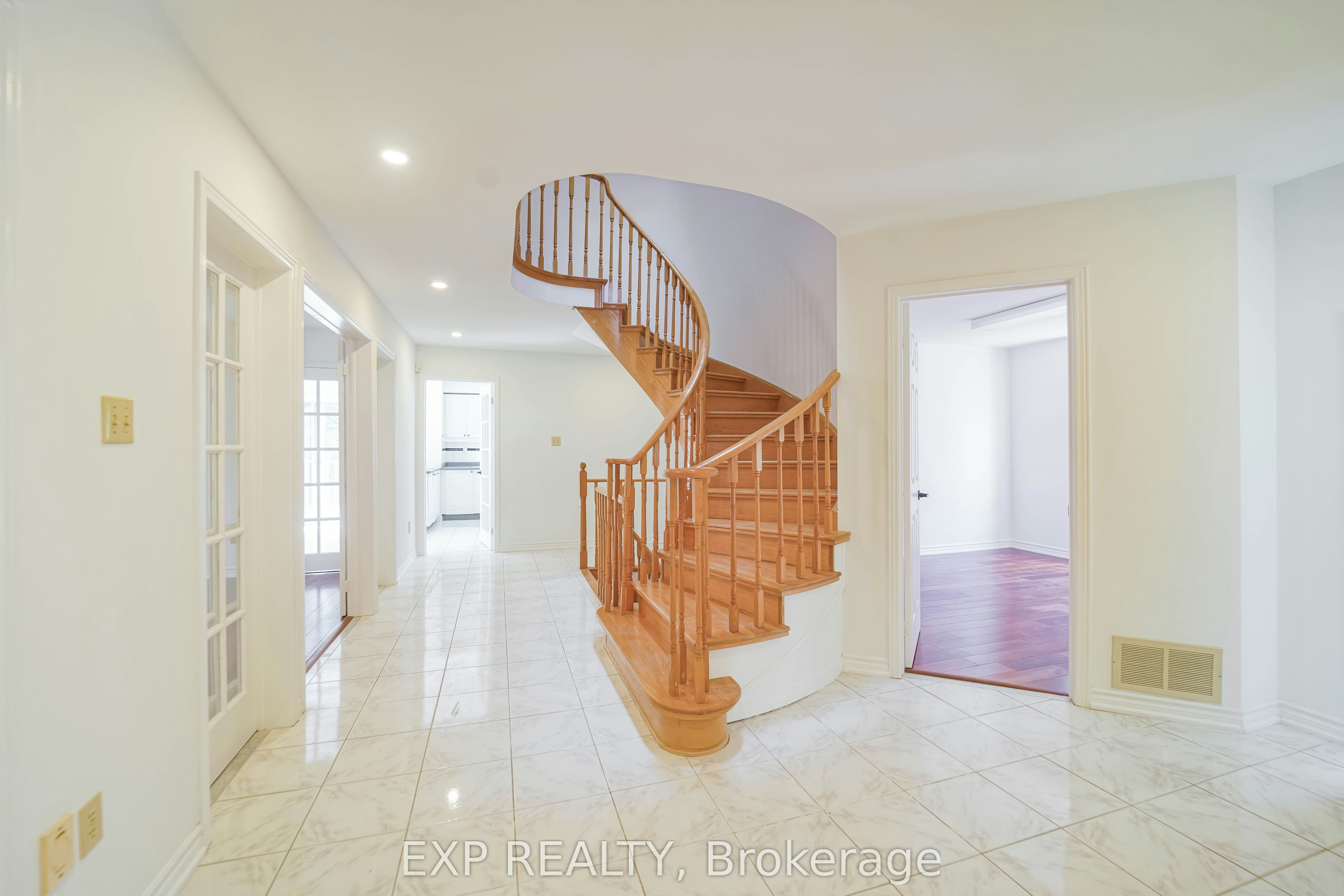 195 Savage Road, Newmarket, ON, L3X 1R6 - 4
