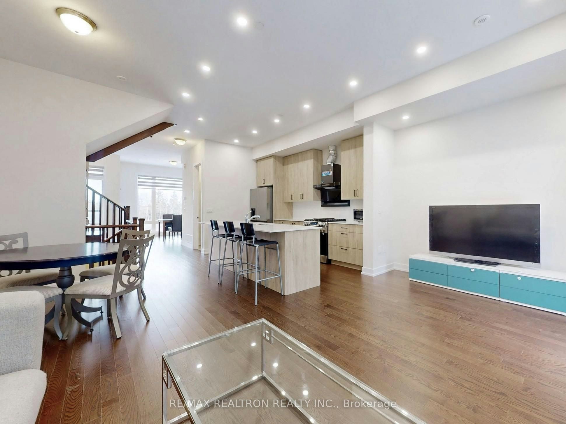 Rm 3-45 Credit Lane, Richmond Hill, ON, L4E 1G9 - 12
