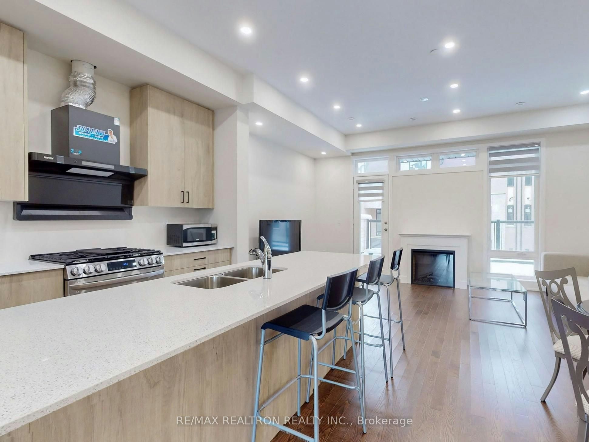 Rm 3-45 Credit Lane, Richmond Hill, ON, L4E 1G9 - 4