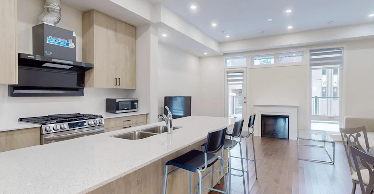 Rm 3-45 Credit Lane, Richmond Hill, ON, L4E 1G9 - 4