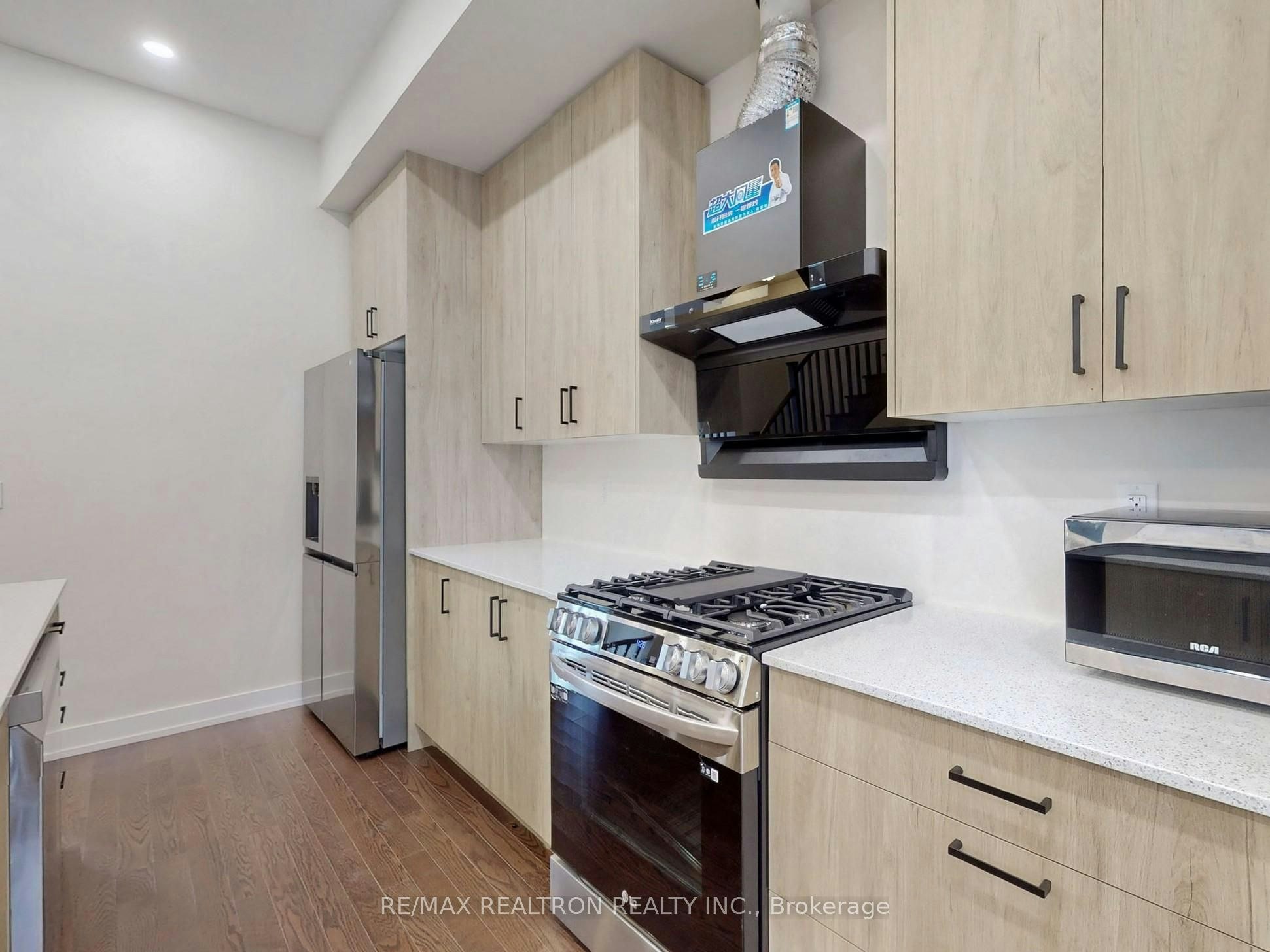 Rm 3-45 Credit Lane, Richmond Hill, ON, L4E 1G9 - 8